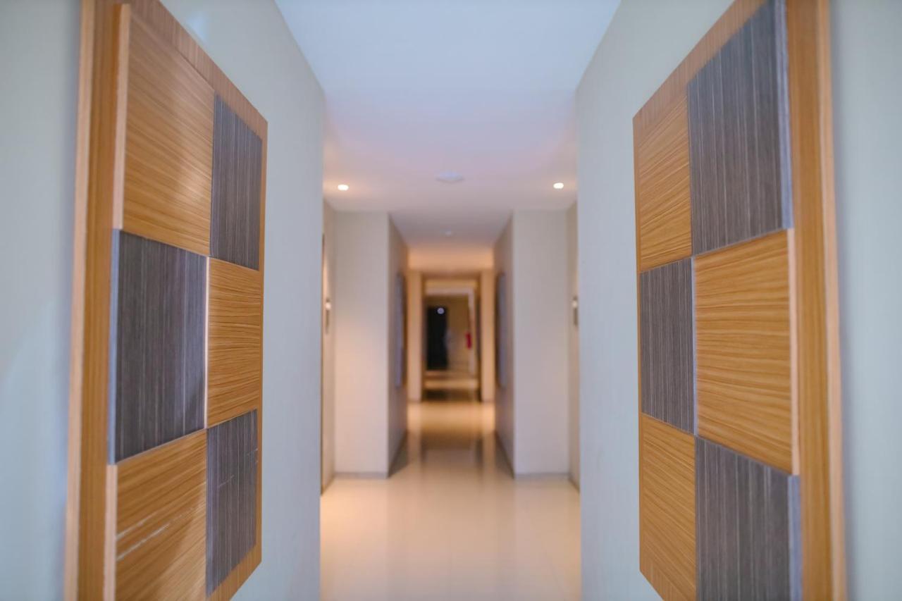 Biz Hotel City Center Амбон Экстерьер фото