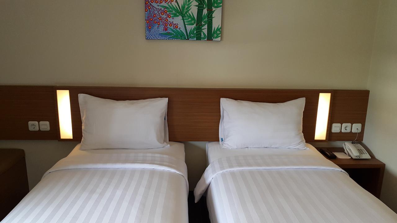 Biz Hotel City Center Амбон Экстерьер фото