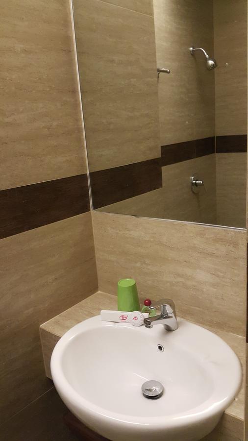 Biz Hotel City Center Амбон Экстерьер фото