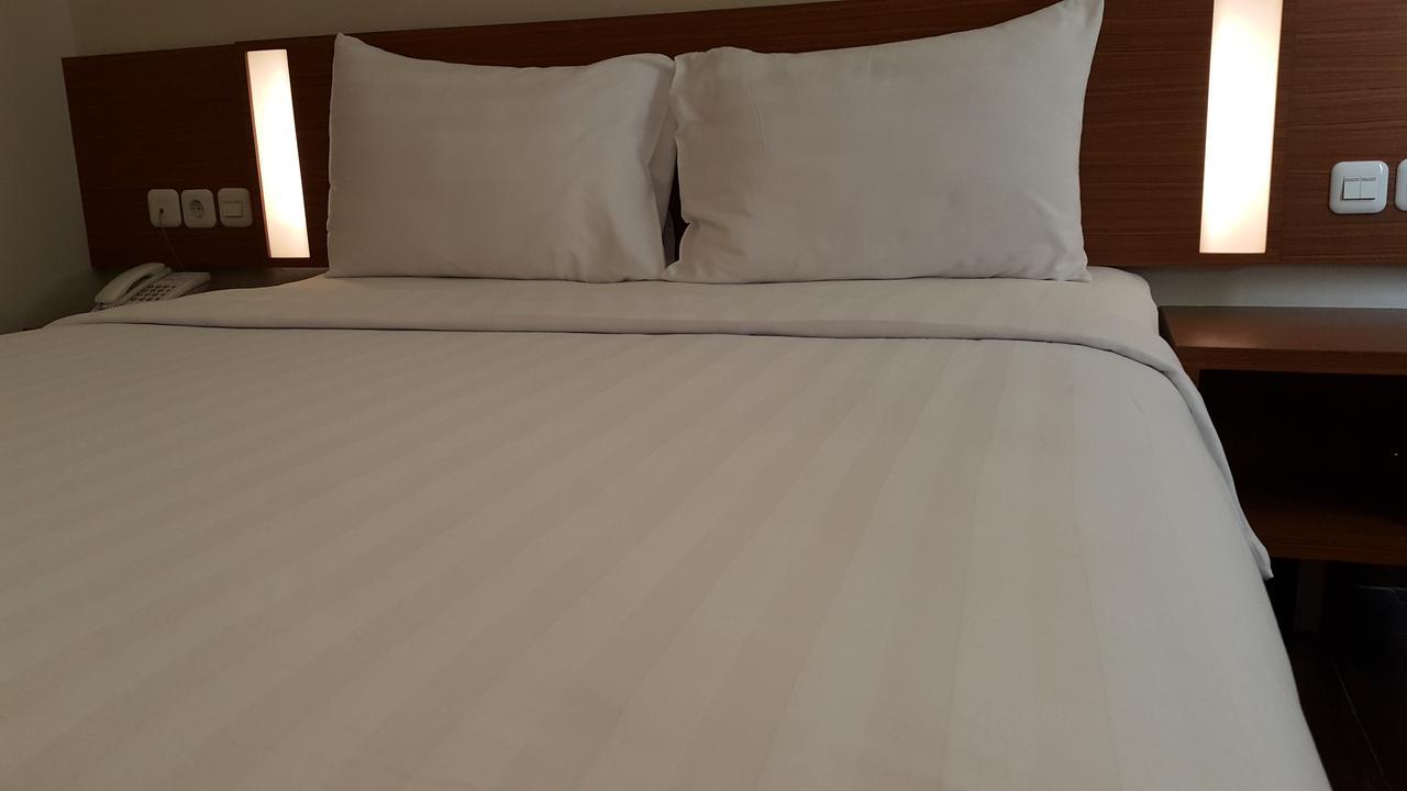 Biz Hotel City Center Амбон Экстерьер фото