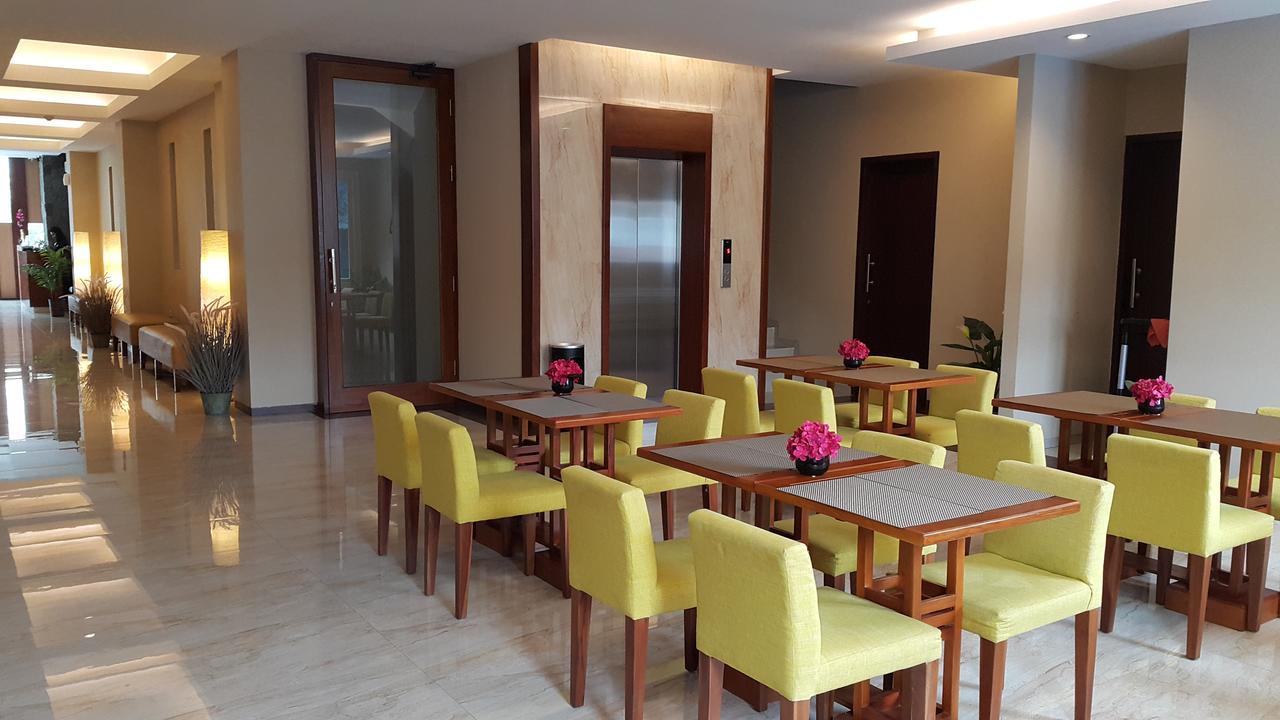 Biz Hotel City Center Амбон Экстерьер фото