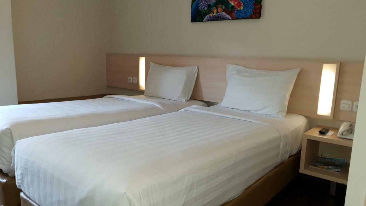 Biz Hotel City Center Амбон Экстерьер фото