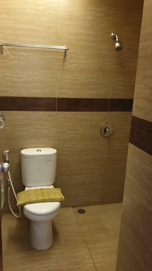 Biz Hotel City Center Амбон Экстерьер фото
