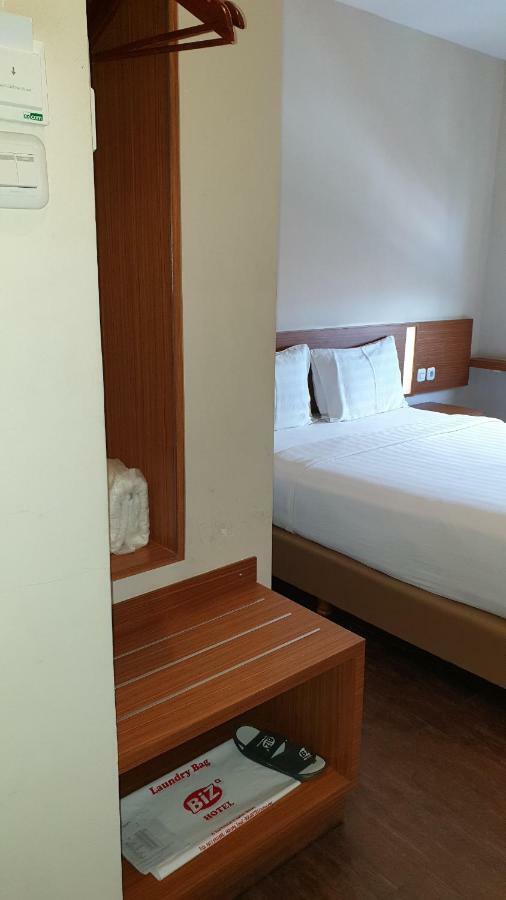 Biz Hotel City Center Амбон Экстерьер фото